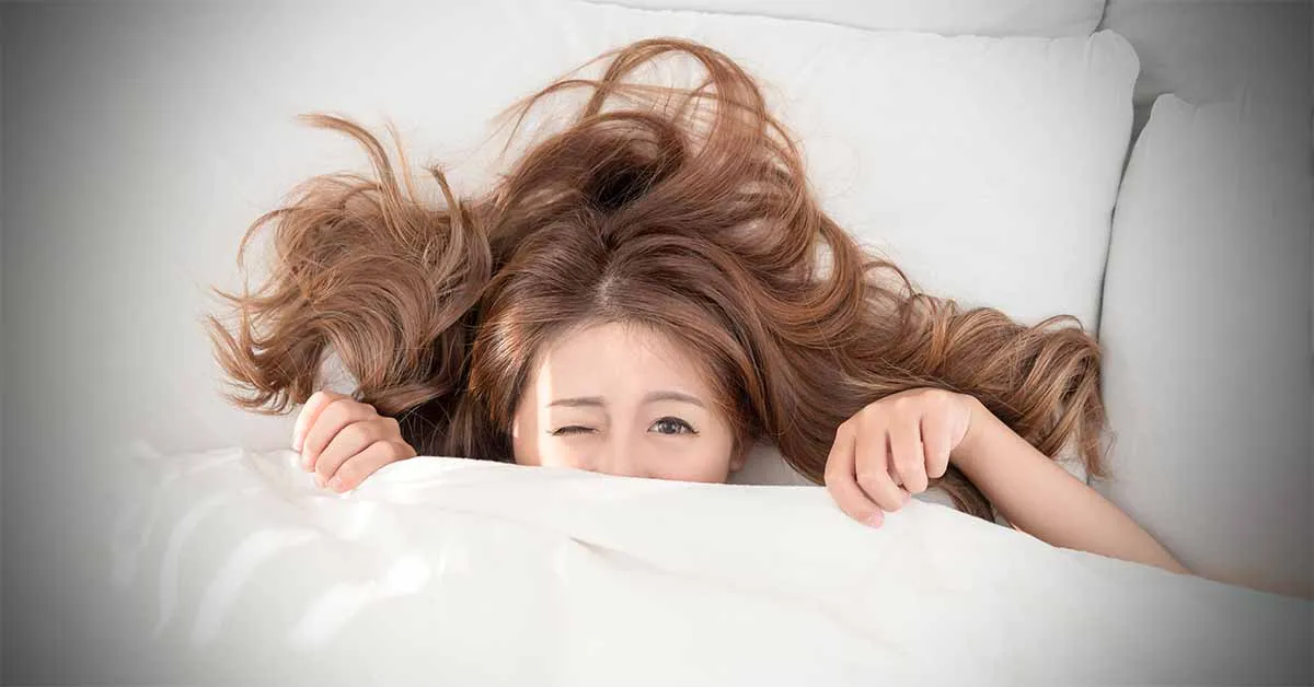 What HAPPENS If You Sleep With Contacts? (Reasons Why It May Be Harmful
